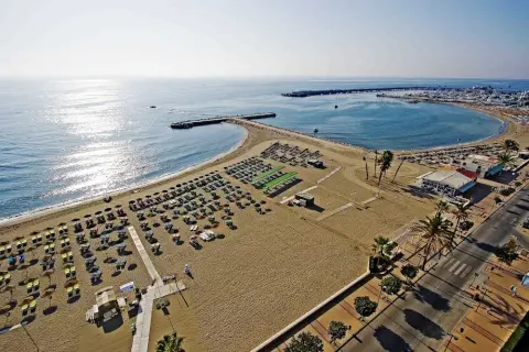 Panoramautsikt over Fuengirola-stranden i Malaga Spania